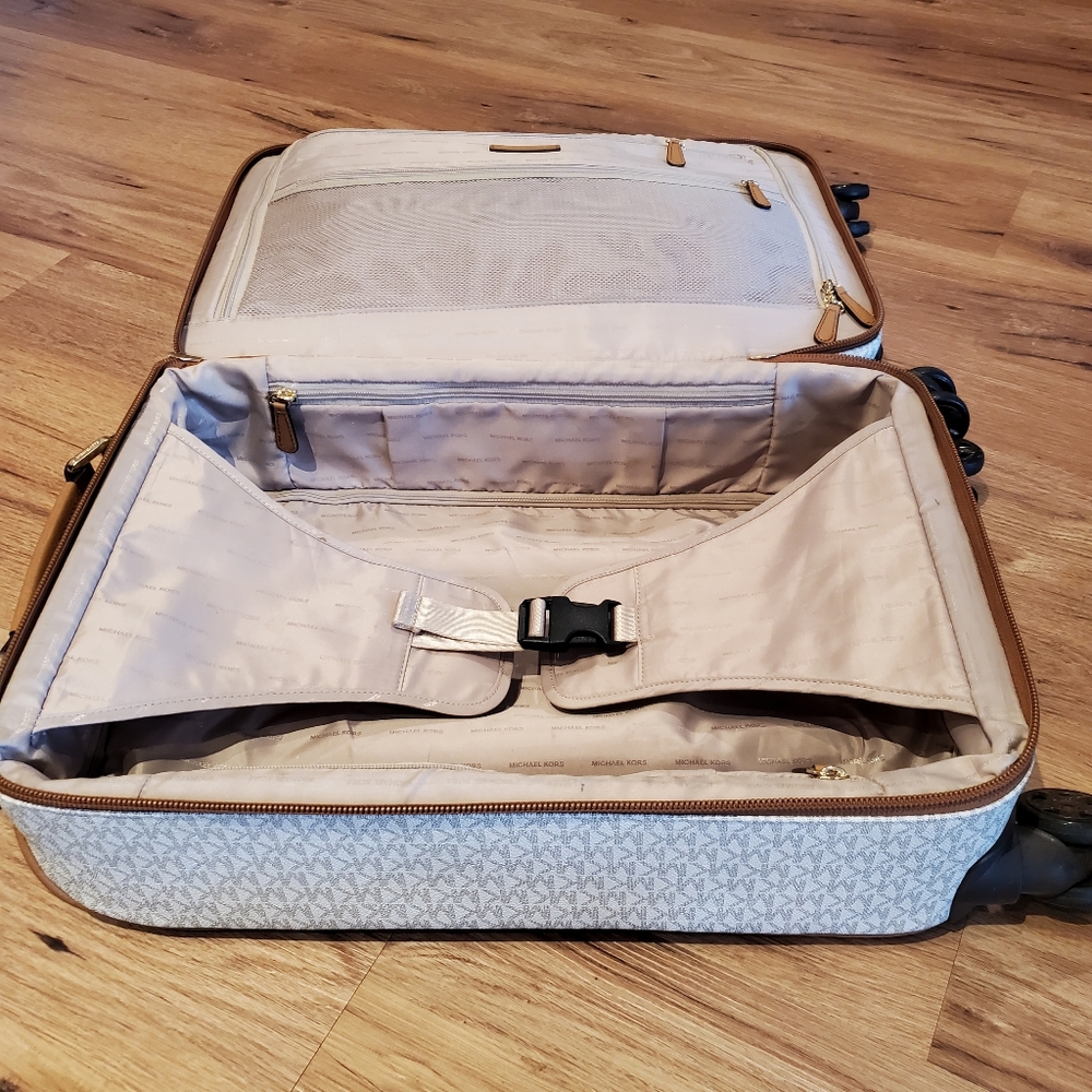 Michael Kors white suitcase - Picture 3 of 10